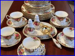 Royal Albert Old Country Roses 8 place dinner service, 5 teacups, saucers & more Royal Albert Old Country Roses 8 place dinner service, 5 teacups, saucers & more