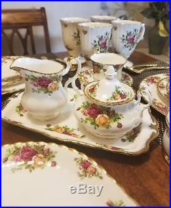 Royal Albert Old Country Roses 8 settings/102 piece set, New, never used