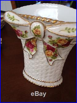 Royal Albert Old Country Roses Basket Weave With Bow Vase