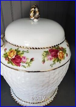 Royal Albert Old Country Roses Basketweave Biscuit Barrel