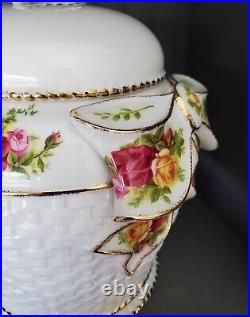 Royal Albert Old Country Roses Basketweave Biscuit Barrel