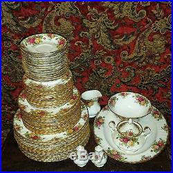 Royal Albert Old Country Roses Bone China, 1962 72 Pieces, Never Used Royal Albert Old Country Roses Bone China, 1962 72 Pieces, Never Used