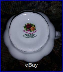 Royal Albert Old Country Roses Bone China, 1962 72 Pieces, Never Used Royal Albert Old Country Roses Bone China, 1962 72 Pieces, Never Used