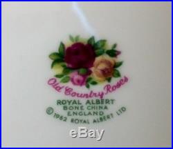 Royal Albert Old Country Roses Bone China 1962 Vintage England 21 PC
