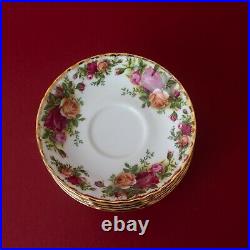 Royal Albert Old Country Roses Bone China. 41 pieces in excellent condition