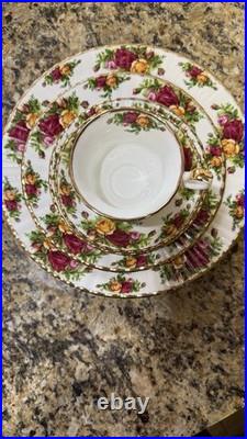 Royal Albert Old Country Roses Bone China 5 Piece Setting England 1962 Vintage