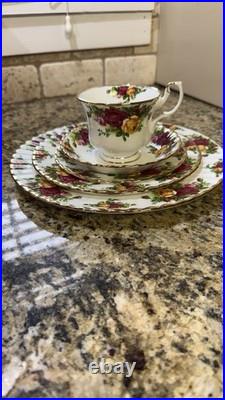 Royal Albert Old Country Roses Bone China 5 Piece Setting England 1962 Vintage