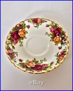Royal Albert Old Country Roses Bone China 6 person plate and teacup set (1987)