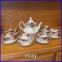 Royal Albert Old Country Roses Bone China Tea Pot 1962, 6.5 Cups