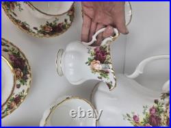 Royal Albert Old Country Roses China Set vintage, 36 Pieces
