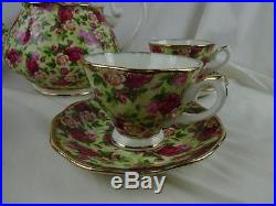 Royal Albert Old Country Roses Chintz Tea Pot & (4) Cups & Saucers MINT Royal Albert Old Country Roses Chintz Tea Pot & (4) Cups & Saucers MINT
