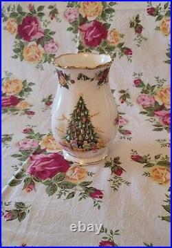 Royal Albert Old Country Roses Christmas Magic Vase
