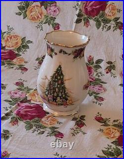 Royal Albert Old Country Roses Christmas Magic Vase