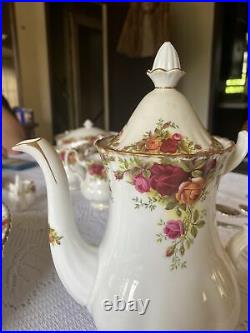 Royal Albert Old Country Roses Coffee Pot 9 1/2 Tall With The LID 1962