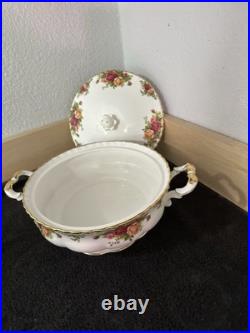 Royal Albert Old Country Roses (Covered Casserole Dish)