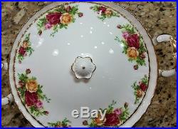 Royal Albert Old Country Roses Covered Vegetable Soup Dish
