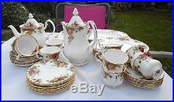 Royal Albert'Old Country Roses' Dinner/Tea/Coffee Service 40 pces