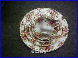 Royal Albert Old Country Roses ENGLAND 20 Piece Service For 4