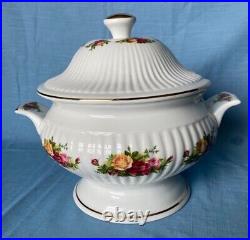 Royal Albert Old Country Roses Elegant 2-qt Soup Tureen with Lid Flared Handles