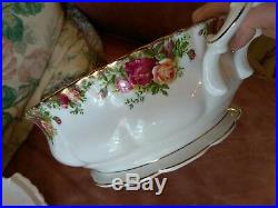 Royal Albert Old Country Roses England ©1962 large tureen covered serving dish