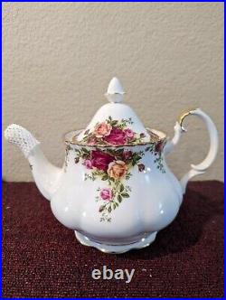 Royal Albert Old Country Roses England Large Teapot with Lid England 1962 Mint