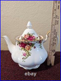 Royal Albert Old Country Roses England Large Teapot with Lid England 1962 Mint