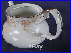 Royal Albert Old Country Roses GOLD TEAPOT & LID have more items to this set