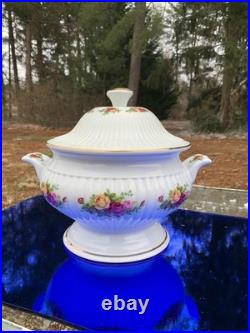 Royal Albert Old Country Roses HUGE Covered Tureen 9.5 Tall x 12 wide NEW MINT