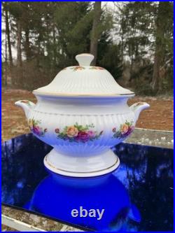 Royal Albert Old Country Roses HUGE Covered Tureen 9.5 Tall x 12 wide NEW MINT