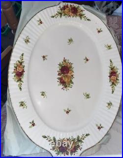 Royal Albert Old Country Roses Holiday 19 Platter 2002 Royal Albert Old Country Roses Holiday 19 Platter 2002