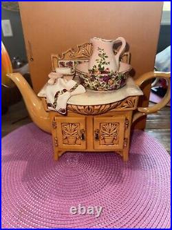 Royal Albert Old Country Roses Large Washstand TeapotPaul Cardew