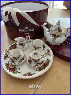 Royal Albert Old Country Roses Le Petit 9-Piece Tea Set, Brand new. Vintage