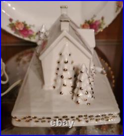 Royal Albert Old Country Roses Lighted Snowy Cottage Figurine Royal Albert Old Country Roses Lighted Snowy Cottage Figurine