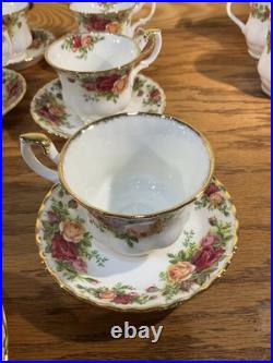 Royal Albert Old Country Roses Pattern Set Of 7 Tea Cups And Saucers New 1962 Royal Albert Old Country Roses Pattern Set Of 7 Tea Cups And Saucers New 1962