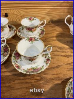 Royal Albert Old Country Roses Pattern Set Of 7 Tea Cups And Saucers New 1962 Royal Albert Old Country Roses Pattern Set Of 7 Tea Cups And Saucers New 1962