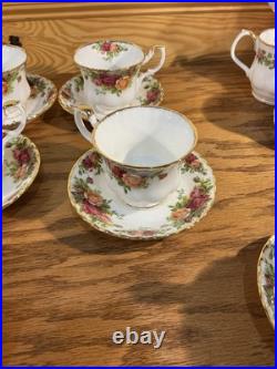 Royal Albert Old Country Roses Pattern Set Of 7 Tea Cups And Saucers New 1962 Royal Albert Old Country Roses Pattern Set Of 7 Tea Cups And Saucers New 1962