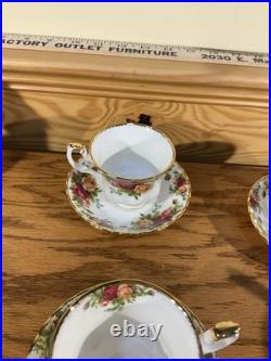Royal Albert Old Country Roses Pattern Set Of 7 Tea Cups And Saucers New 1962 Royal Albert Old Country Roses Pattern Set Of 7 Tea Cups And Saucers New 1962