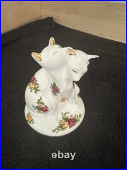 Royal Albert Old Country Roses. RARE- discontinued piece Entangled Siamese cats