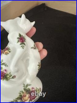 Royal Albert Old Country Roses. RARE- discontinued piece Entangled Siamese cats