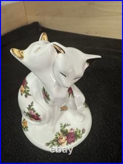 Royal Albert Old Country Roses. RARE- discontinued piece Entangled Siamese cats