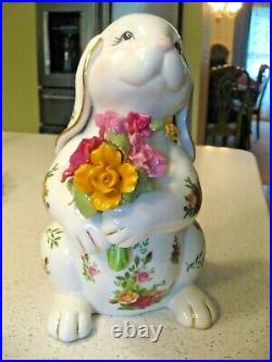 Royal Albert Old Country Roses Rabbit with a Bouquet of Flowers Figurine 8T