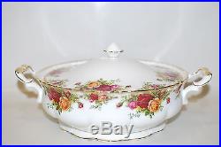 Royal Albert Old Country Roses Round Covered Vegetable Bowl 1962 England