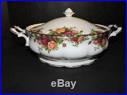 Royal Albert Old Country Roses Round Covered Vegetable Casserole 1962 England Royal Albert Old Country Roses Round Covered Vegetable Casserole 1962 England