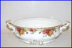 Royal Albert Old Country Roses Round Covered Vegetable Casserole 1962 England