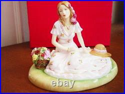 Royal Albert Old Country Roses SUMMER ROSE 2012 FIGURINE of the Year NEWithBOX