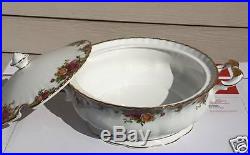 Royal Albert Old Country Roses Soup Tureen Casserole with Lid 1962 England Royal Albert Old Country Roses Soup Tureen Casserole with Lid 1962 England