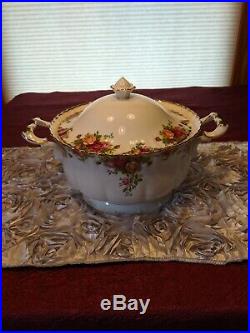 Royal Albert Old Country Roses Soup Tureen With Lid No Ladle. England (1962)