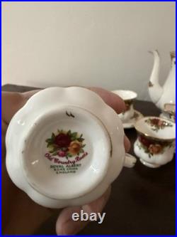 Royal Albert Old Country Roses Tea Set Teapot Sugar + Creamer 6 Cups Saucers
