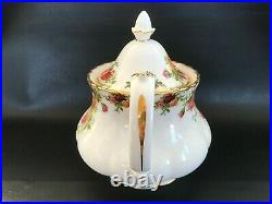 Royal Albert Old Country Roses Tea pot in excellent condition