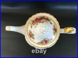 Royal Albert Old Country Roses Tea pot in excellent condition